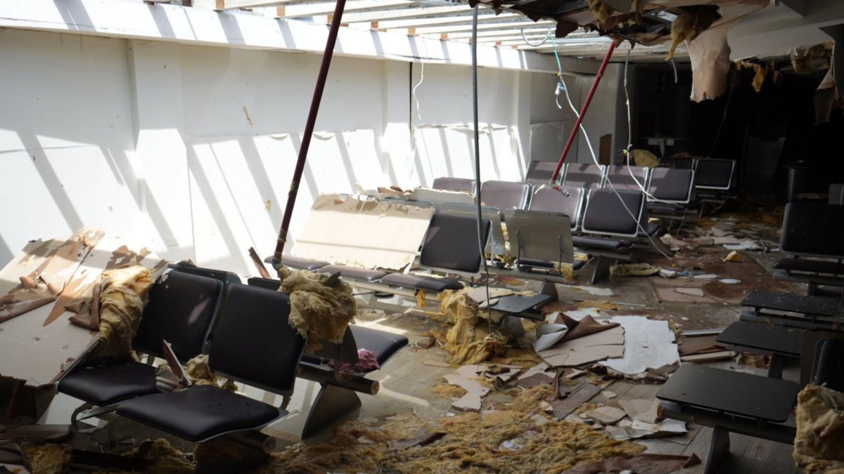 Reabren aeropuertos en Jamaica tras el paso del huracan Melissa