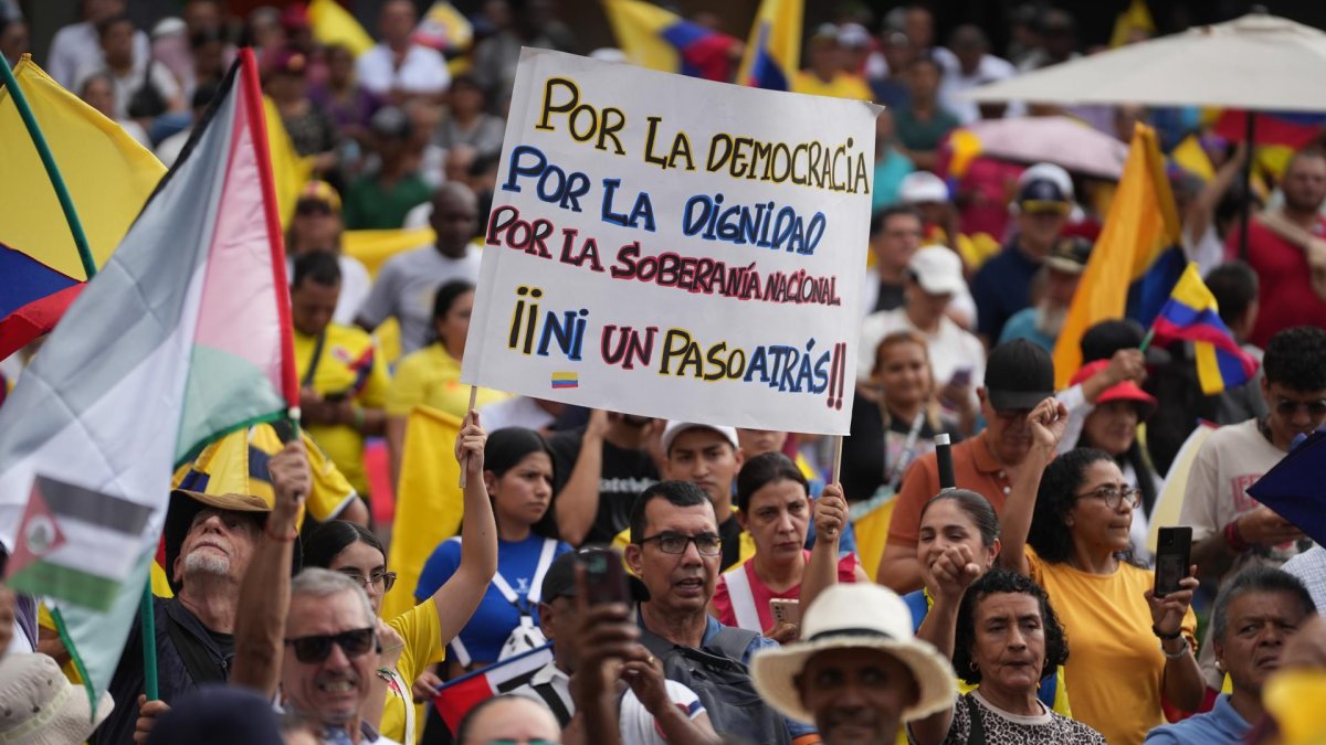 Cientos se movilizan a llamado de Petro contra amenazas de Trump a "la soberania"